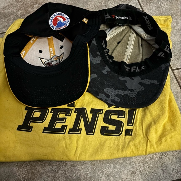 Pittsburgh Penguins T-Shirt and Two Caps Bundle - Picture 3 of 4